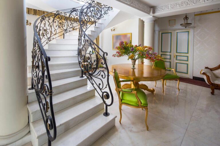 Custom Iron Staircases: Elegant and Personalized Solutions by Arte e Ferro
